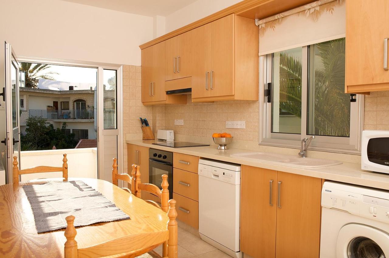 C & A Hotel Apartments Полис Екстериор снимка