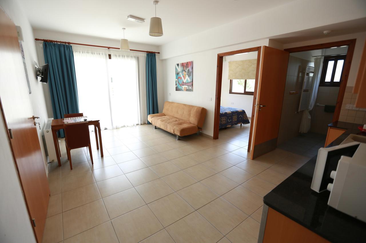C & A Hotel Apartments Полис Екстериор снимка